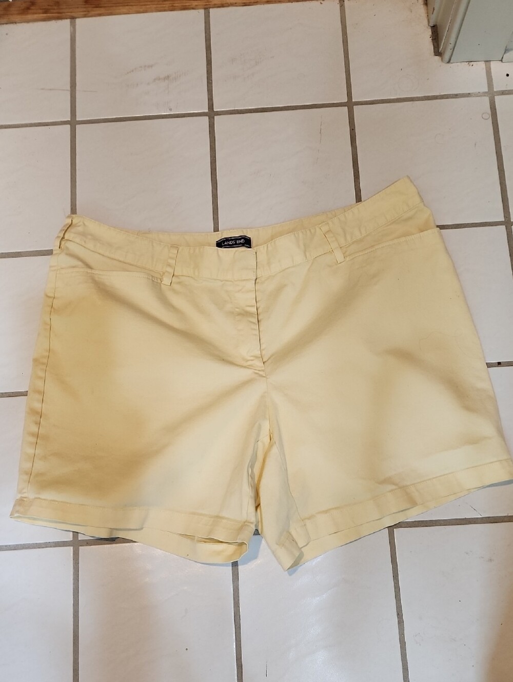 Lands' End Women's Light Yellow Chino Shorts Mid Rise 20W